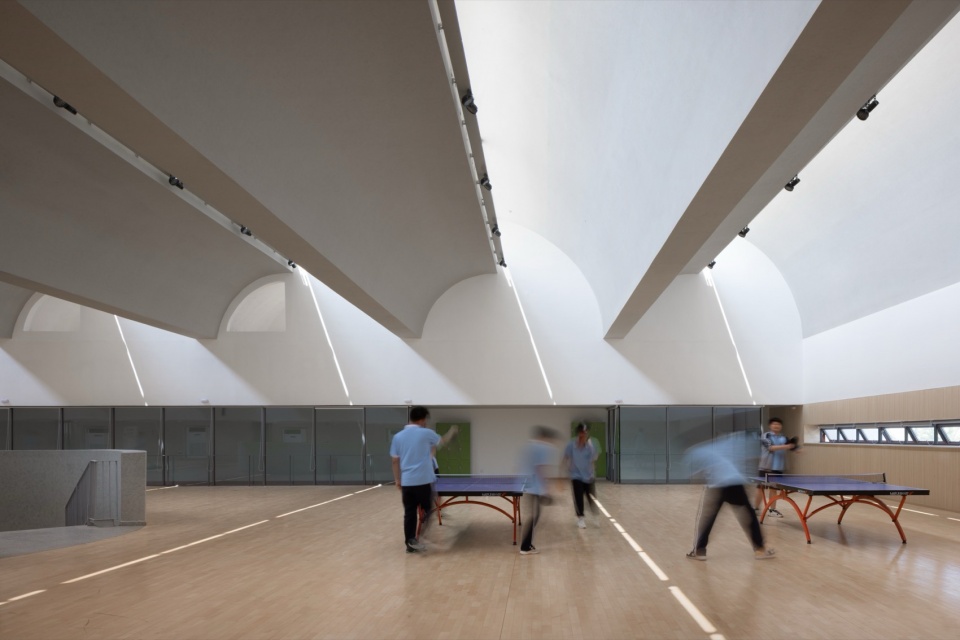 Kunshan Jinxi Senior High School by Atelier Deshaus