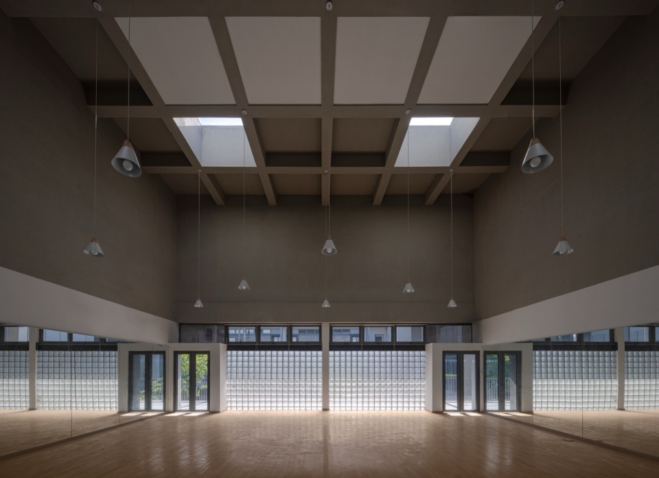 Kunshan Jinxi Senior High School by Atelier Deshaus