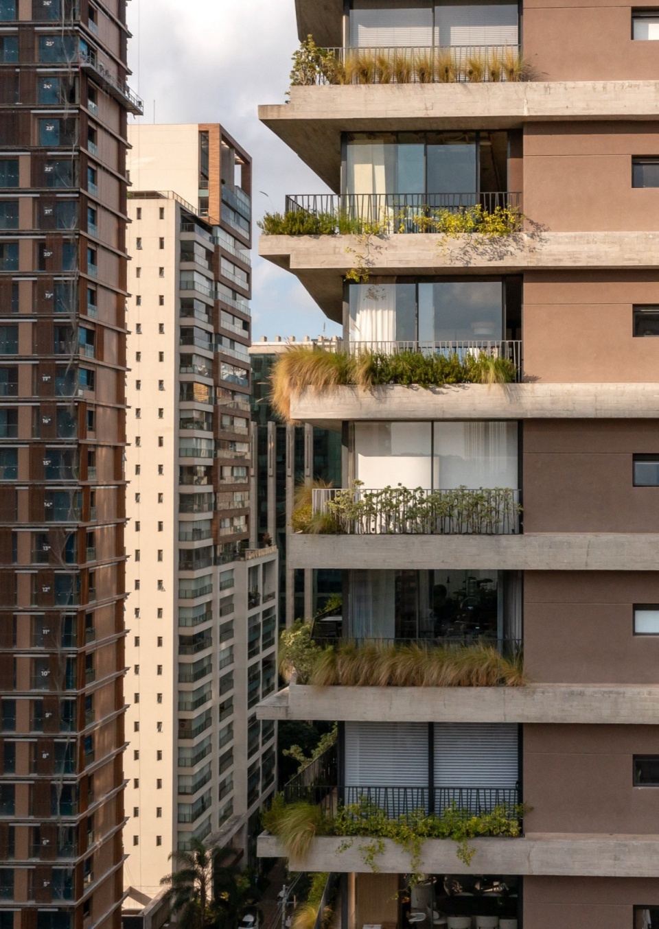 Leopoldo 1201 Building Landscaping by aflalo gasperini arquitetos