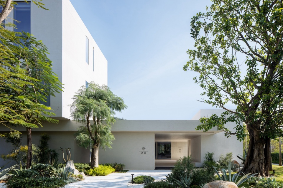 Riyue Bay Yuyue Artia Hotel by BLUE Architecture Studio