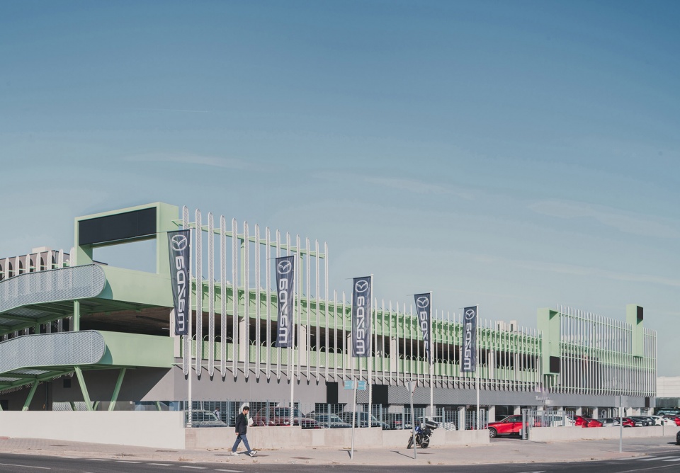 leganes auto center by ooiio architecture
