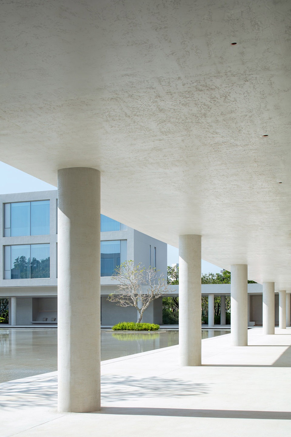 Riyue Bay Yuyue Artia Hotel by BLUE Architecture Studio