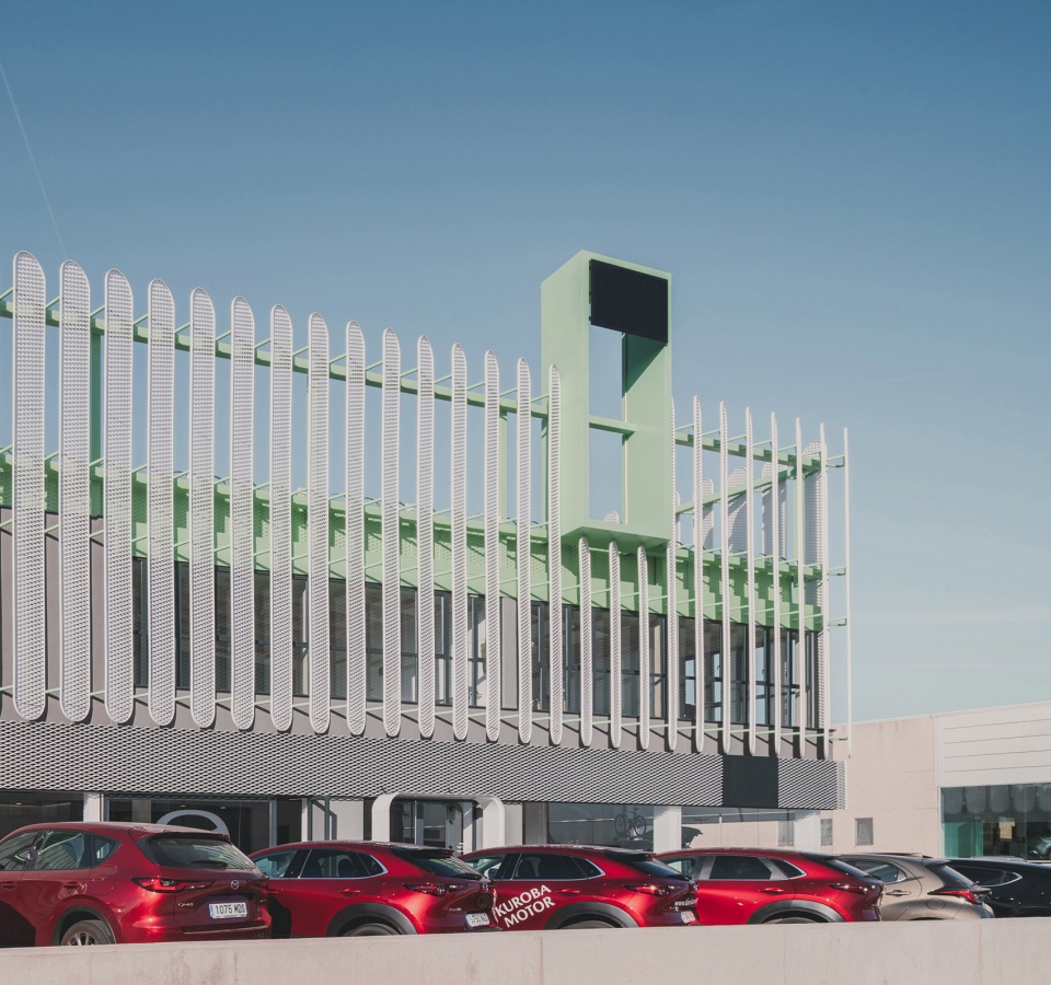 leganes auto center by ooiio architecture