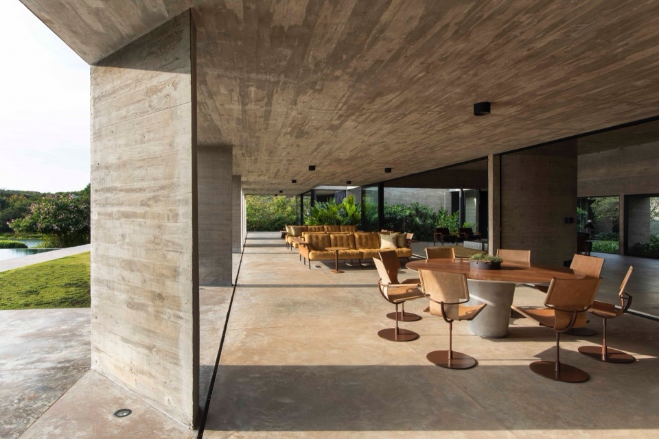CASA PAULA by Luciano Kruk Arquitectos
