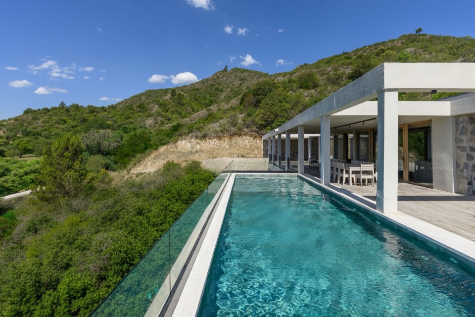 summit house by karlen clemente