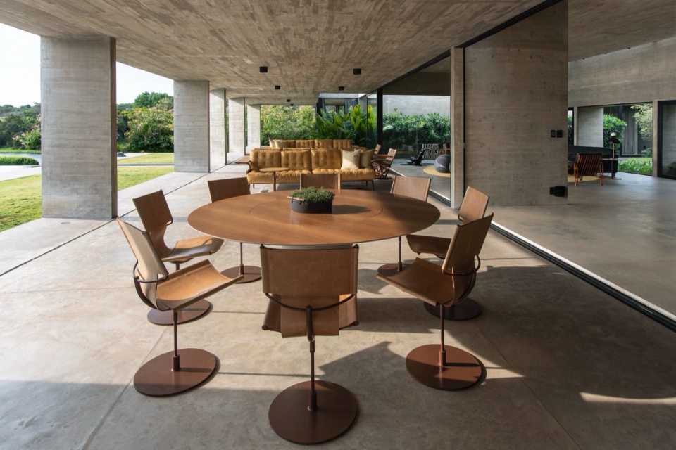 CASA PAULA by Luciano Kruk Arquitectos