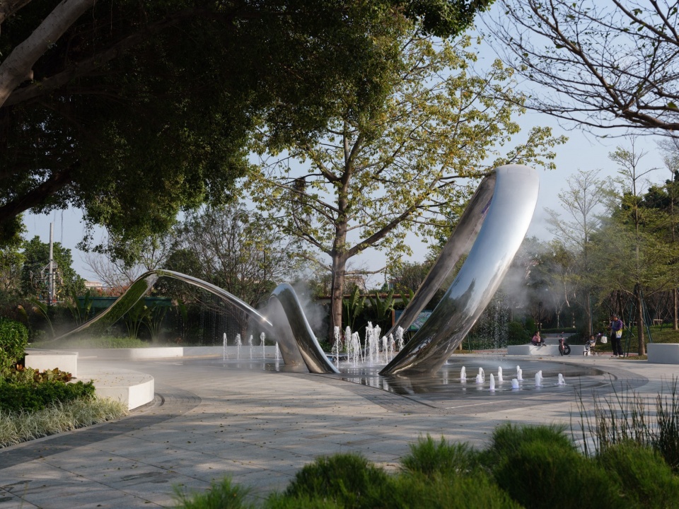 Guangzhou Huangpu New Town 101 Banyan Park by ROXin Design