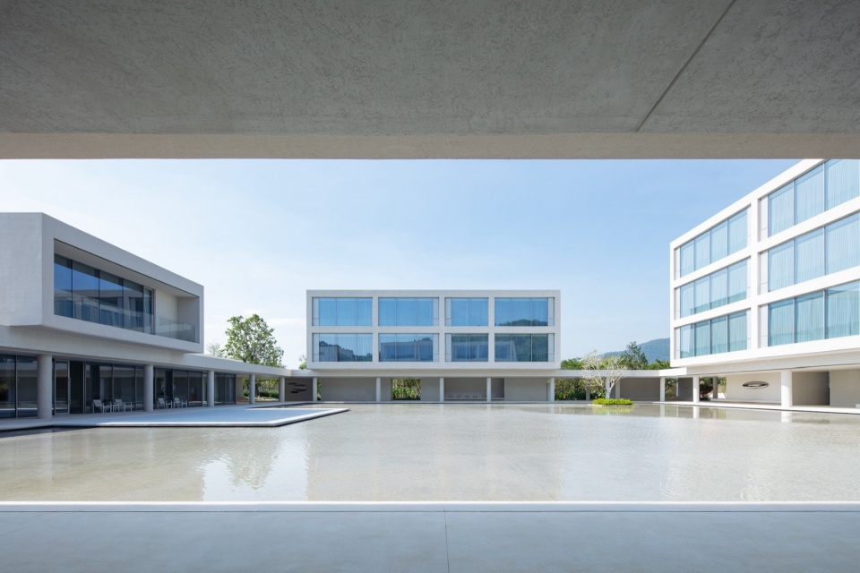 Riyue Bay Yuyue Artia Hotel by BLUE Architecture Studio