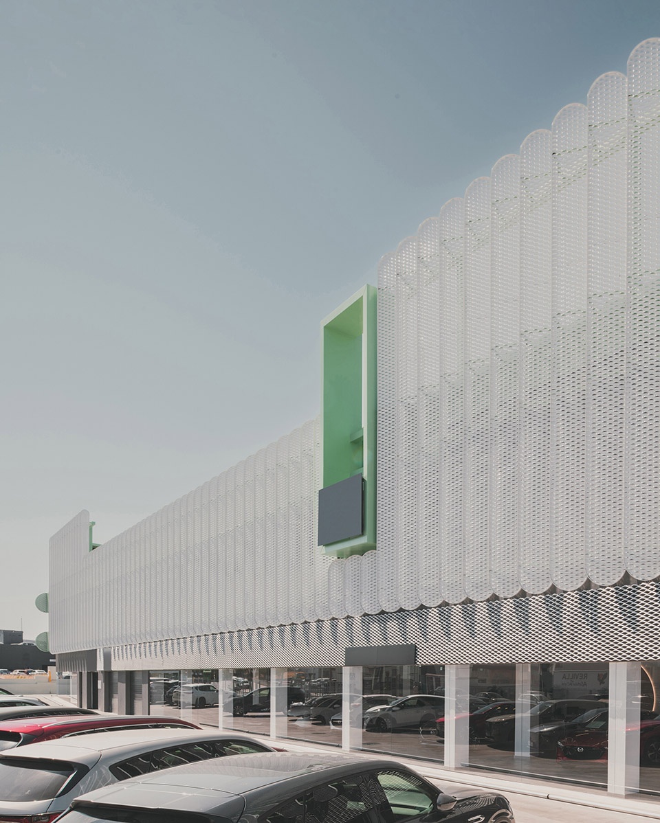 leganes auto center by ooiio architecture