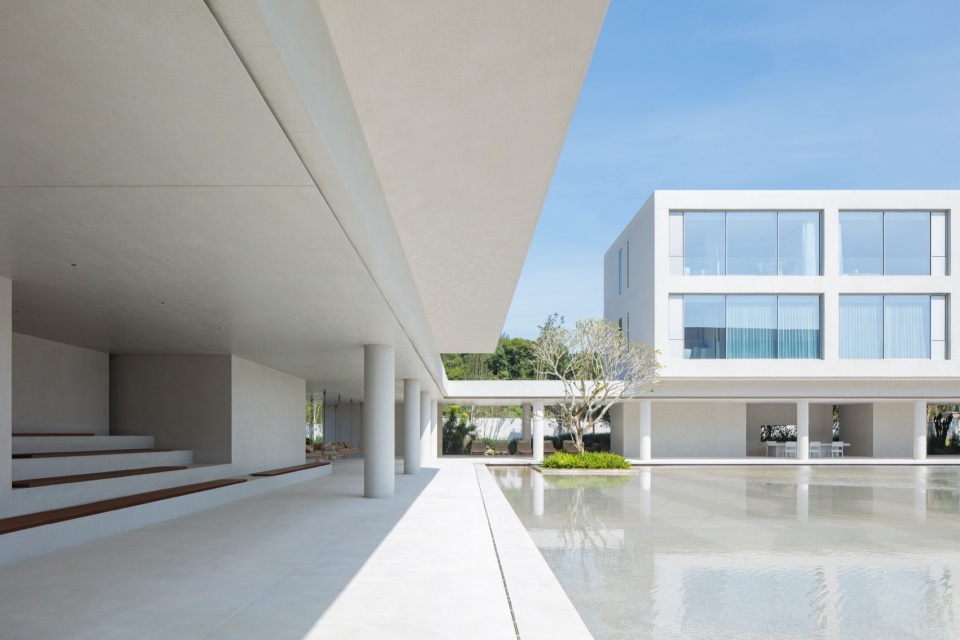 Riyue Bay Yuyue Artia Hotel by BLUE Architecture Studio