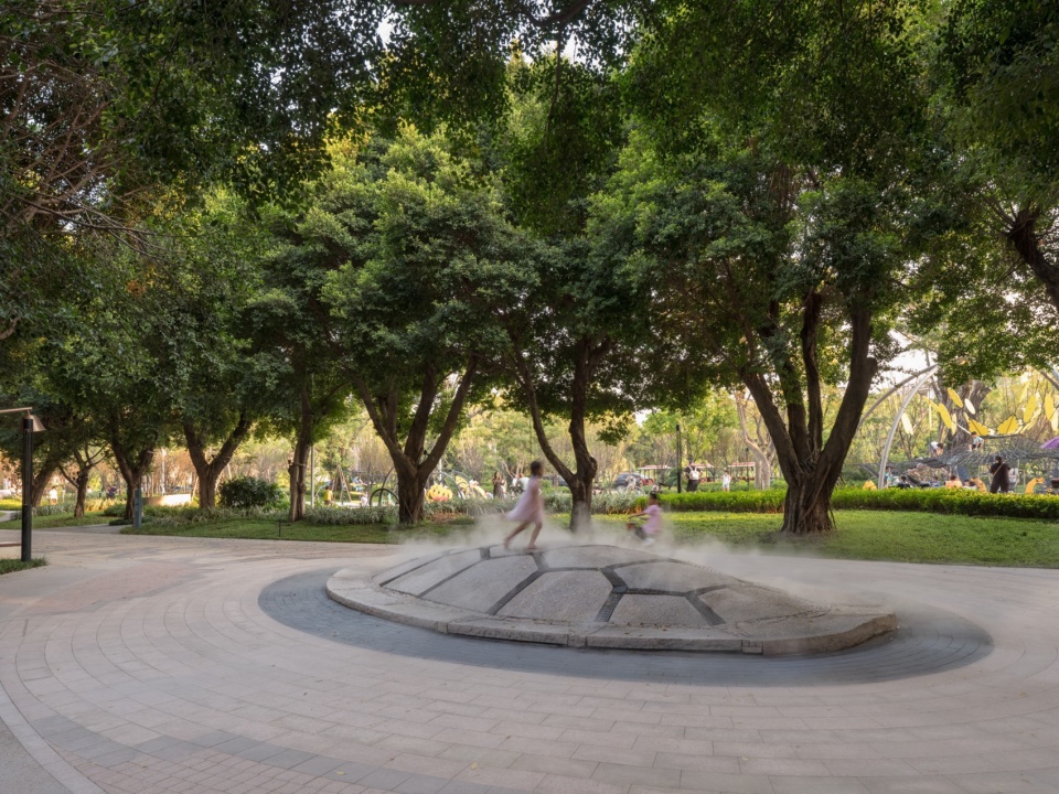 Guangzhou Huangpu New Town 101 Banyan Park by ROXin Design