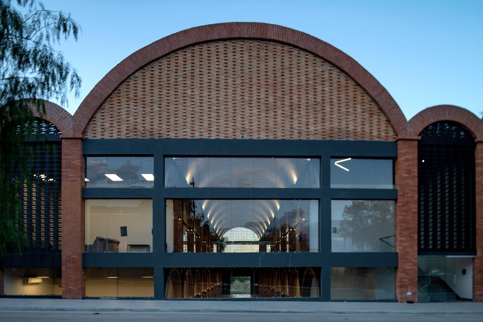 arena lobo convention center by jonathan corral arquitectos