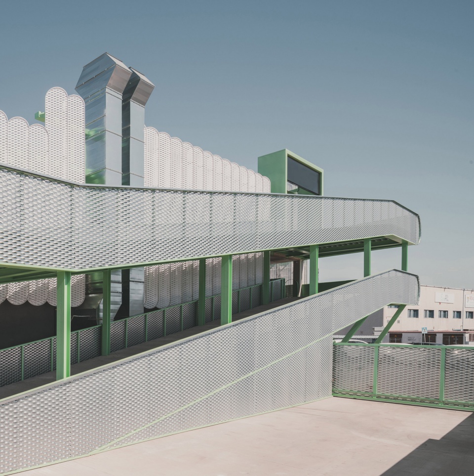 leganes auto center by ooiio architecture