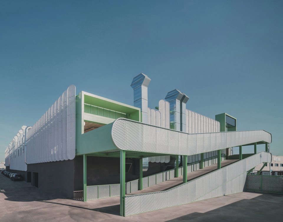 leganes auto center by ooiio architecture