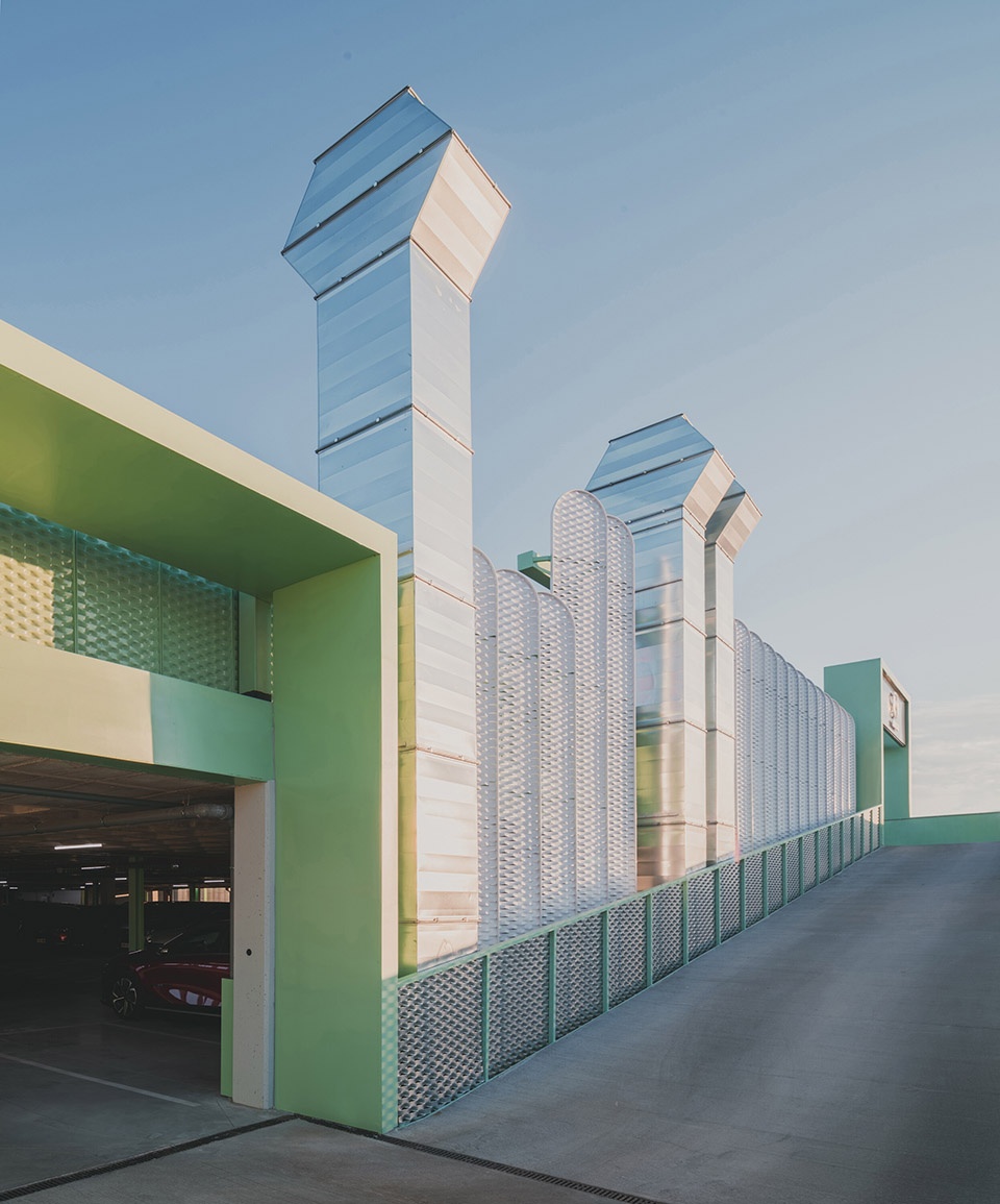 leganes auto center by ooiio architecture