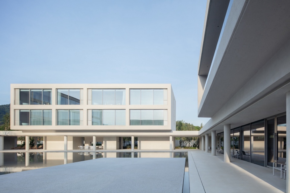Riyue Bay Yuyue Artia Hotel by BLUE Architecture Studio