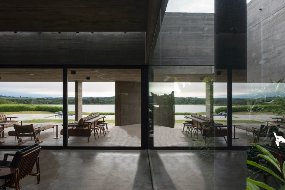 CASA PAULA by Luciano Kruk Arquitectos