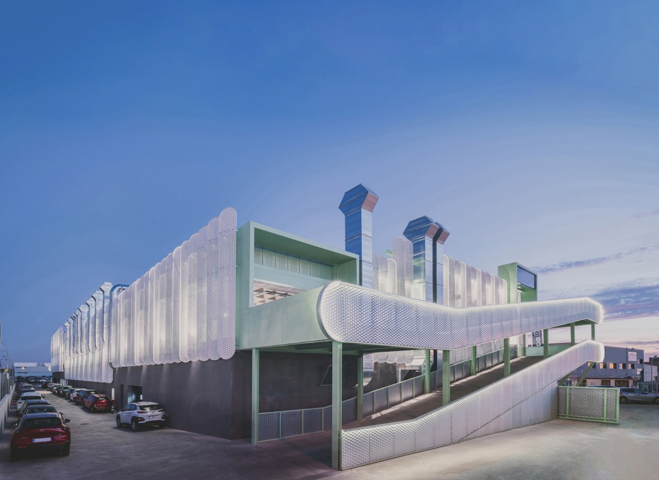 leganes auto center by ooiio architecture