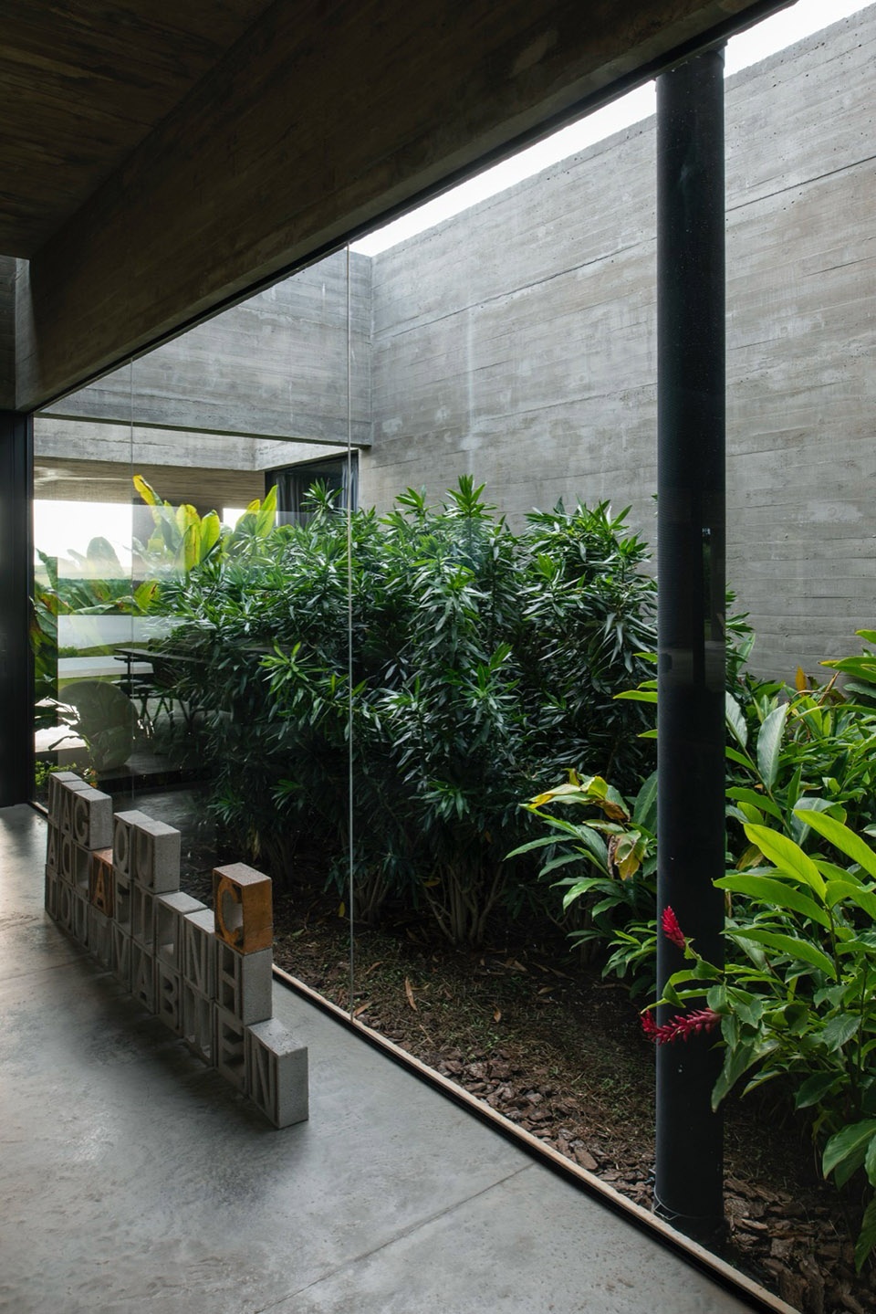 CASA PAULA by Luciano Kruk Arquitectos