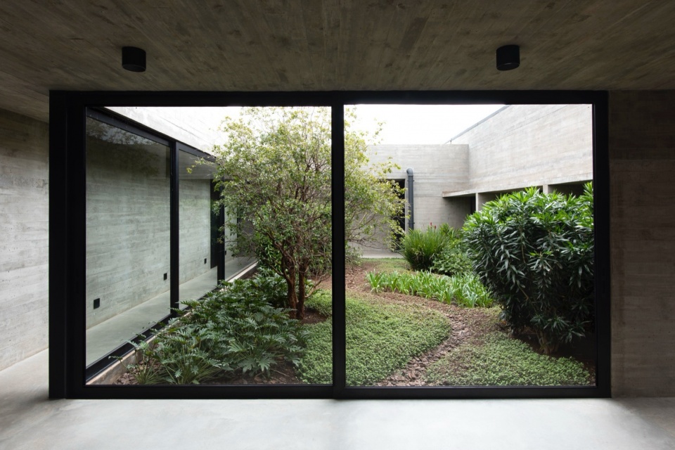 CASA PAULA by Luciano Kruk Arquitectos