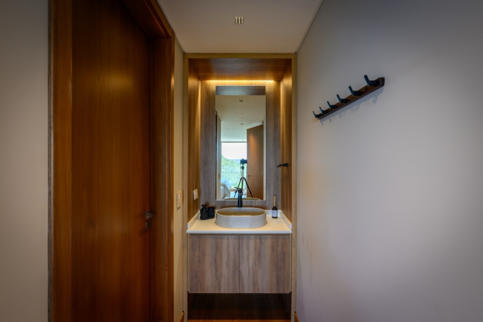 summit house by karlen clemente