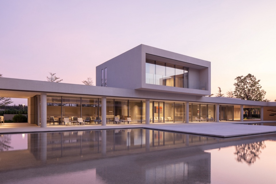 Riyue Bay Yuyue Artia Hotel by BLUE Architecture Studio