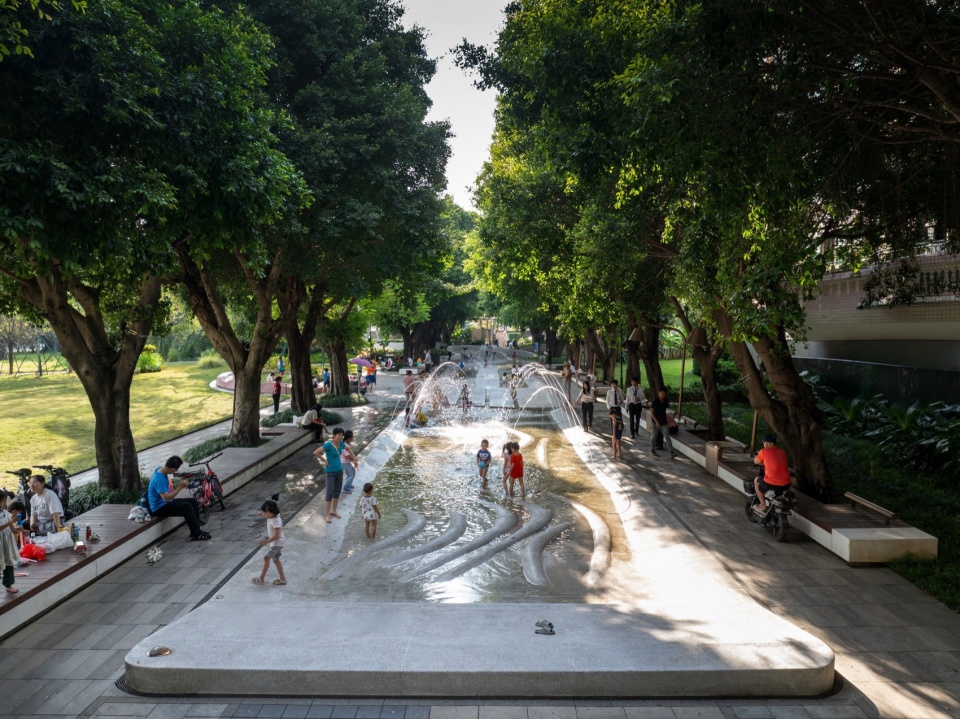 Guangzhou Huangpu New Town 101 Banyan Park by ROXin Design