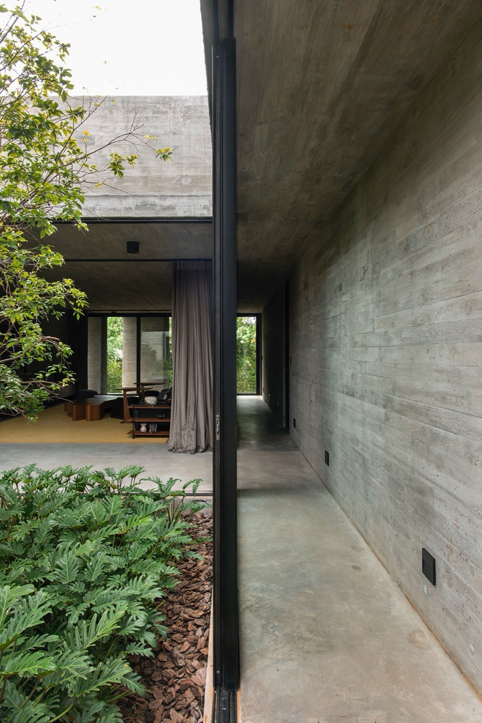 CASA PAULA by Luciano Kruk Arquitectos