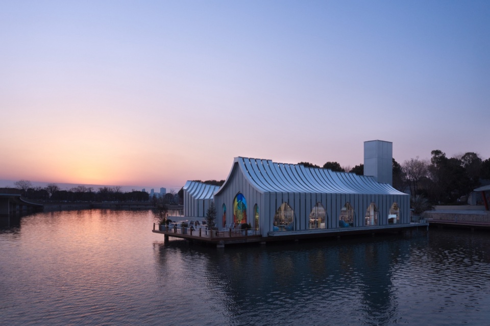swan lake chapel by parallect design