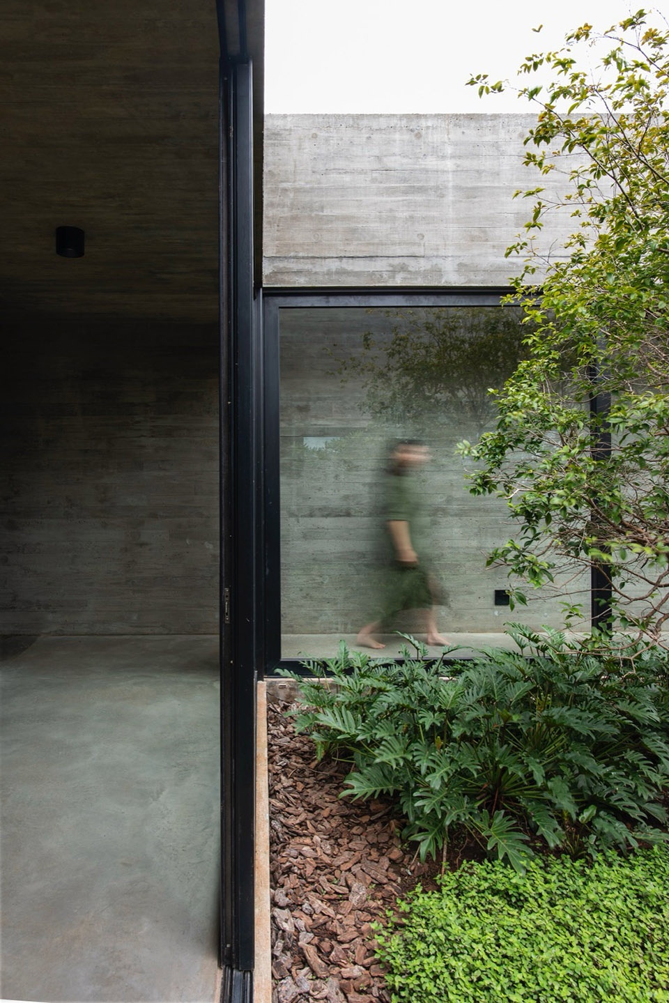 CASA PAULA by Luciano Kruk Arquitectos