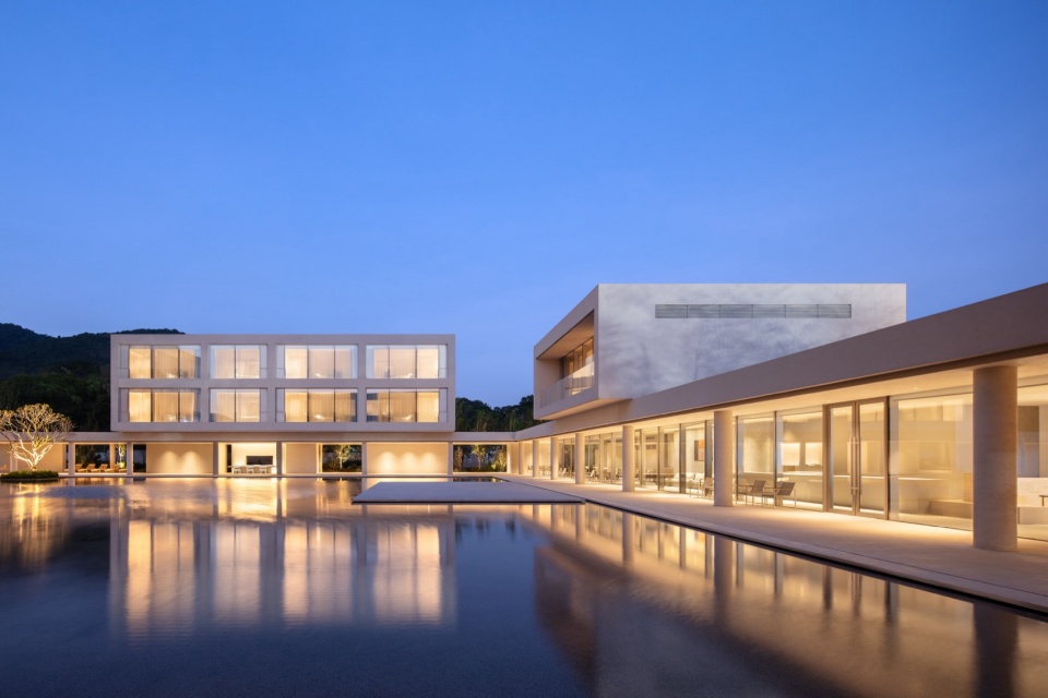 Riyue Bay Yuyue Artia Hotel by BLUE Architecture Studio