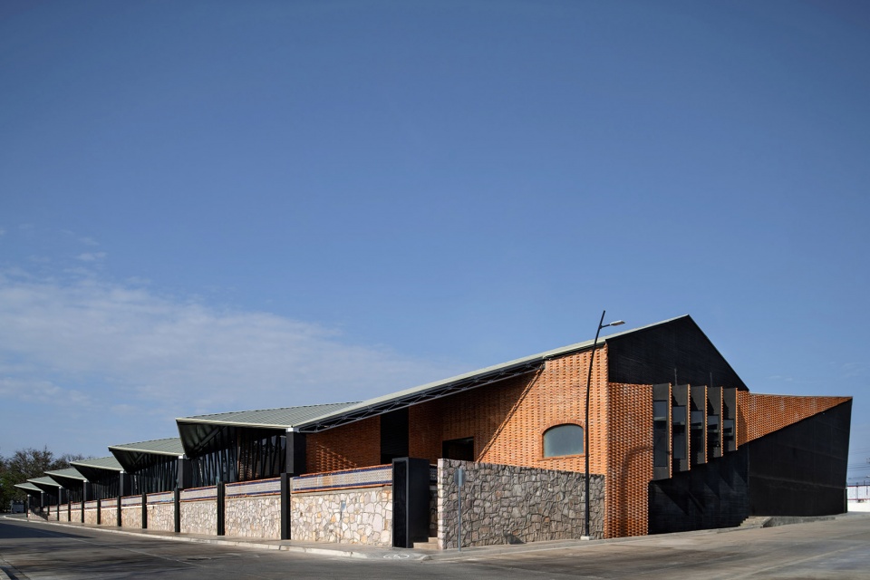 arena lobo convention center by jonathan corral arquitectos