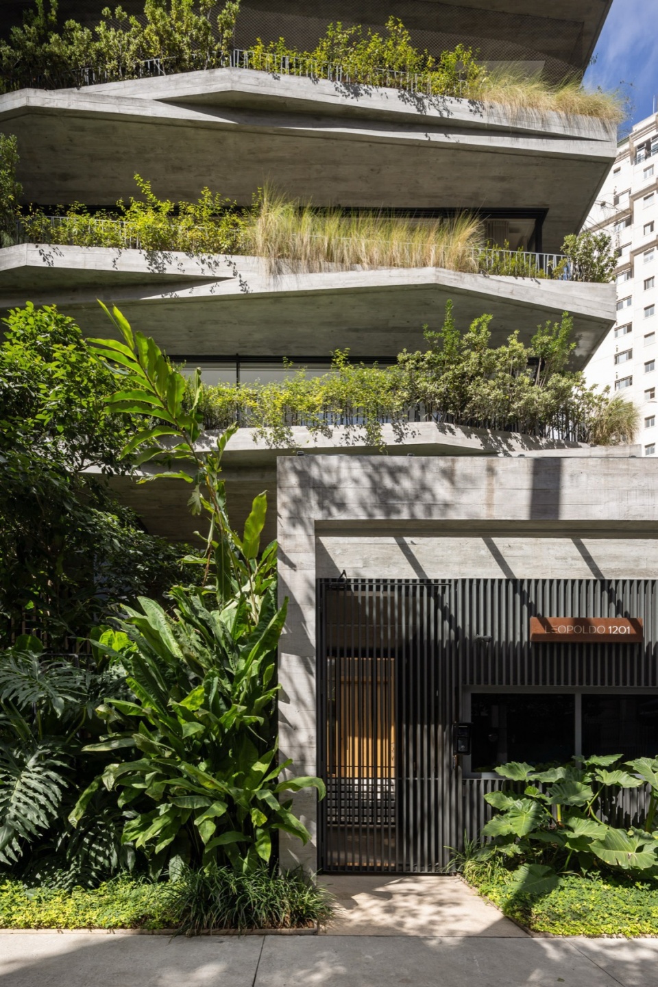 Leopoldo 1201 Building Landscaping by aflalo gasperini arquitetos