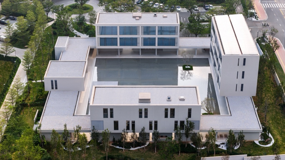 Riyue Bay Yuyue Artia Hotel by BLUE Architecture Studio