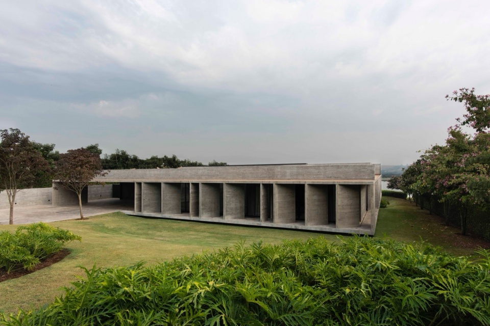 CASA PAULA by Luciano Kruk Arquitectos
