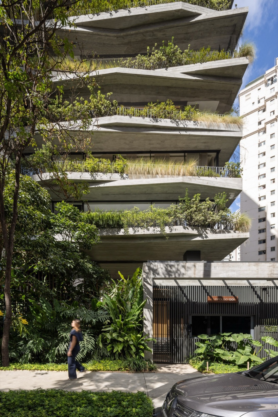 Leopoldo 1201 Building Landscaping by aflalo gasperini arquitetos