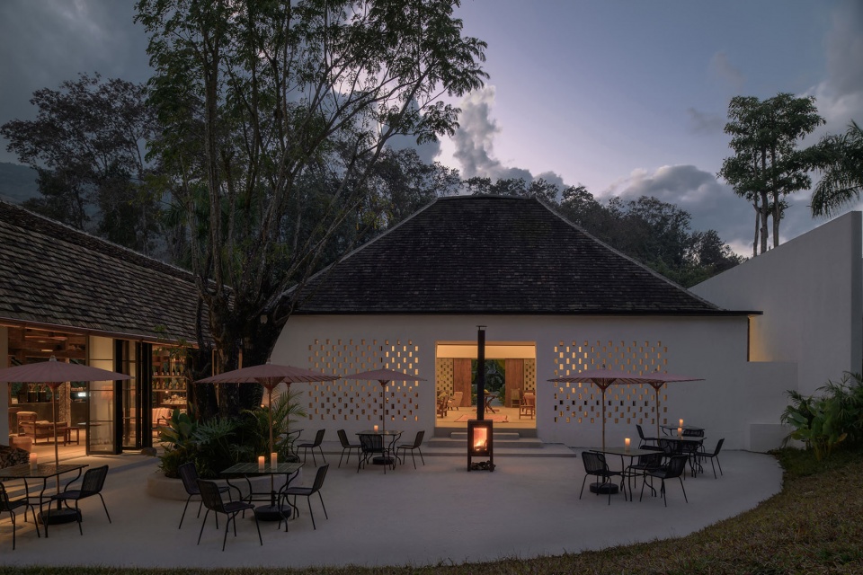 Remote Island COFFEE Rainforest Hostel