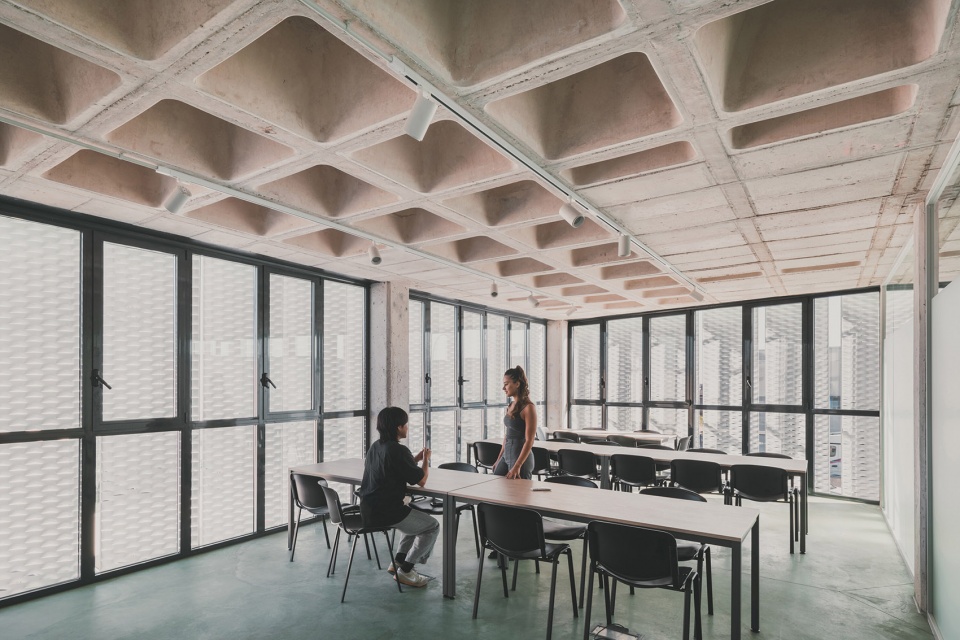 leganes auto center by ooiio architecture
