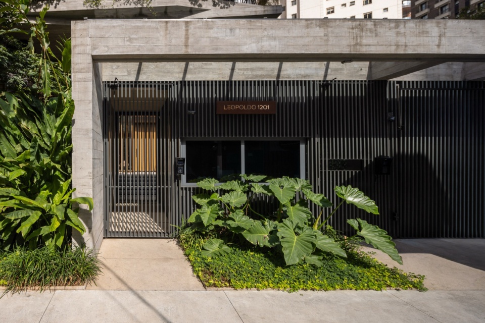 Leopoldo 1201 Building Landscaping by aflalo gasperini arquitetos