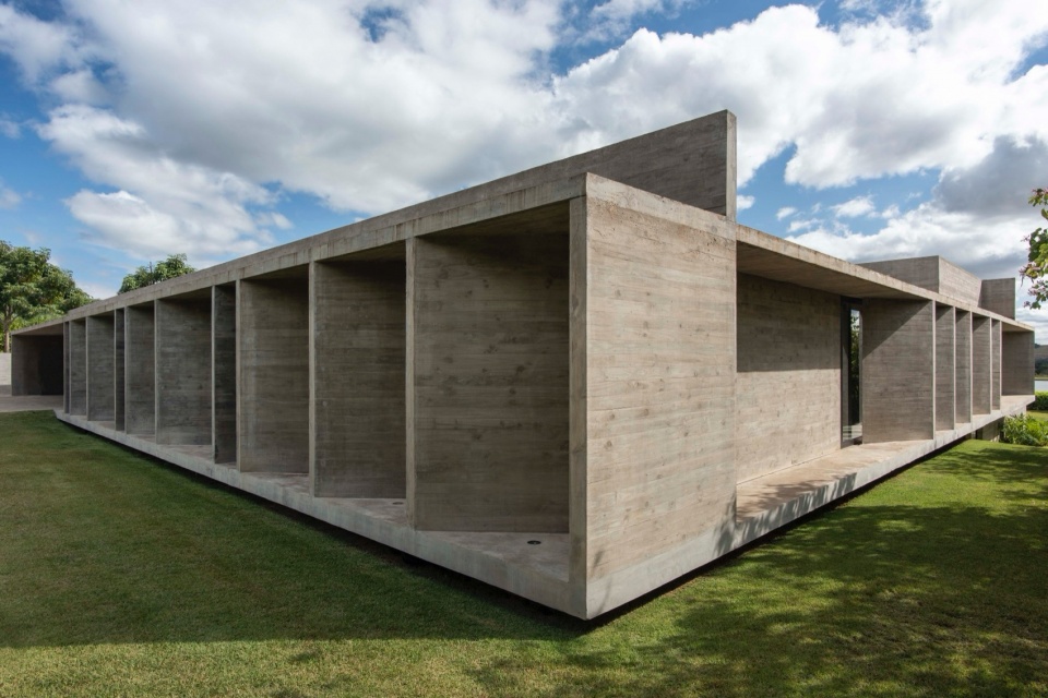 CASA PAULA by Luciano Kruk Arquitectos