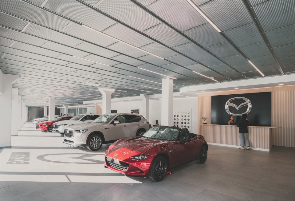 leganes auto center by ooiio architecture