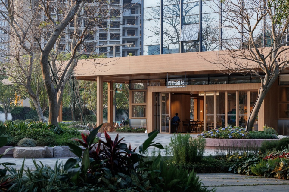 Guangzhou Huangpu New Town 101 Banyan Park by ROXin Design