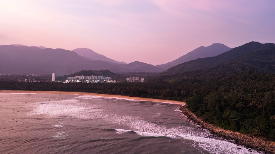 Riyue Bay Yuyue Artia Hotel by BLUE Architecture Studio