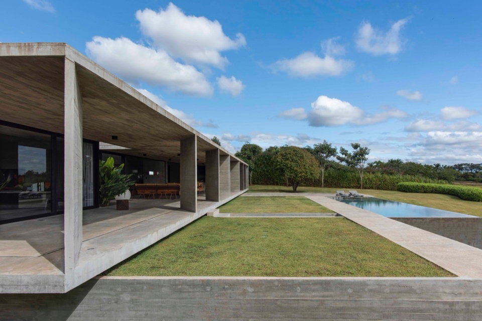 CASA PAULA by Luciano Kruk Arquitectos