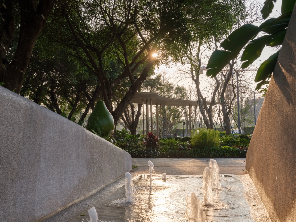 Guangzhou Huangpu New Town 101 Banyan Park by ROXin Design