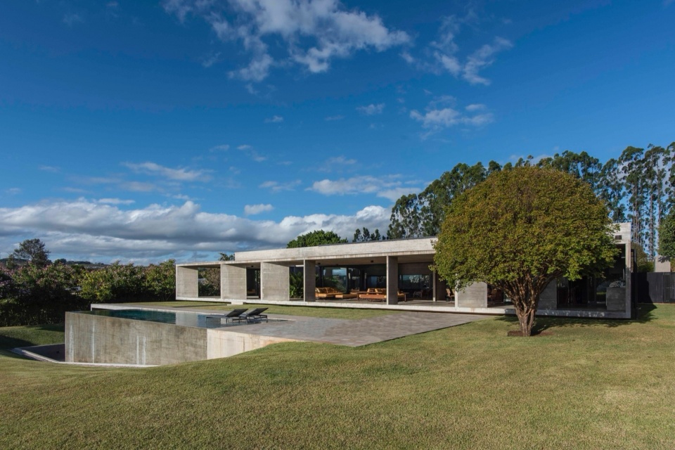 CASA PAULA by Luciano Kruk Arquitectos