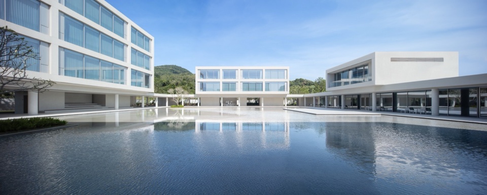 Riyue Bay Yuyue Artia Hotel by BLUE Architecture Studio