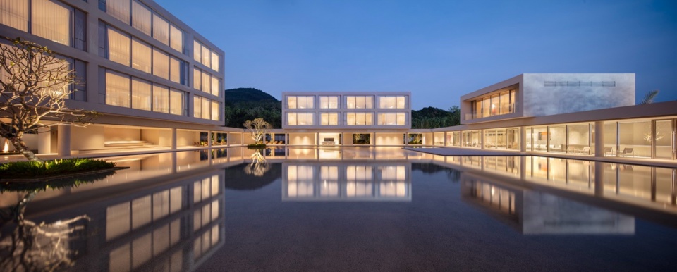 Riyue Bay Yuyue Artia Hotel by BLUE Architecture Studio