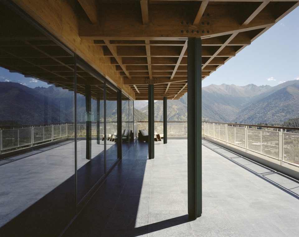 kawagebo snow mountain hotel by moguang studio
