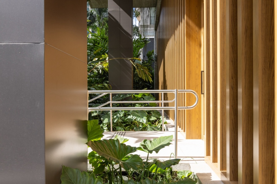 Leopoldo 1201 Building Landscaping by aflalo gasperini arquitetos